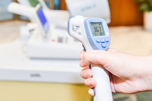 婴儿正常体温是多少 婴儿发烧怎么办