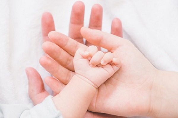 婴儿正常体温是多少 婴儿发烧怎么办