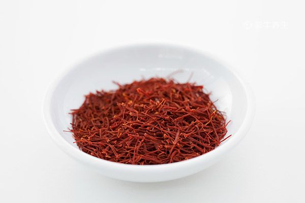 藏红花女人喝了有什么好处 女人喝藏红花的功效