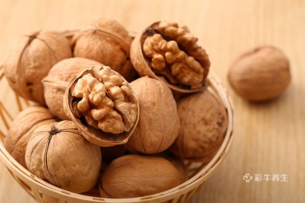 孕妇吃核桃对胎儿有什么好处 孕妇吃核桃的好处