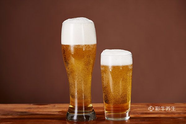 女人喝啤酒的好处和坏处 女人喝啤酒的利弊