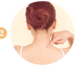 落枕艾灸哪个部位图解