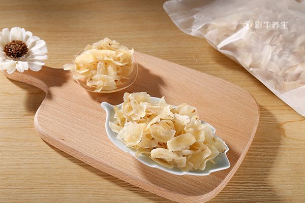 干百合泡水正确做法 百合泡水喝的功效与作用