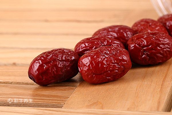 枸杞红枣泡酒的功效与作用 枸杞红枣泡酒的好处