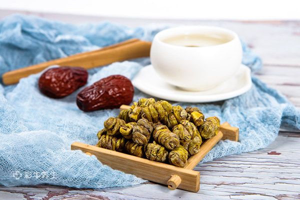 石斛泡水一次几颗 石斛泡水喝的功效和作用