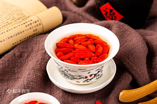 枸杞用多少度的水泡好 枸杞泡水喝有什么功效和作用