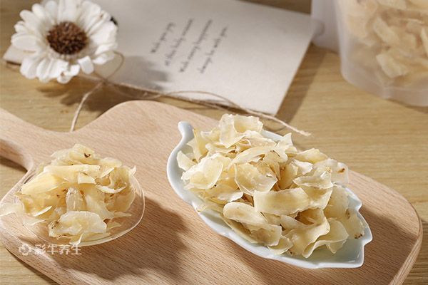 干百合泡水正确做法 百合泡水喝的功效与作用