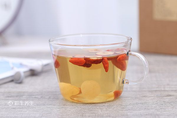 枸杞泡水一次放多少粒 枸杞泡水喝有什么功效