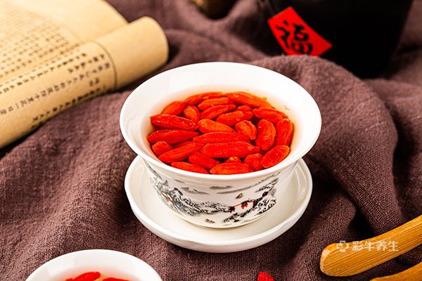 喝枸杞子泡水有什么好处和坏处 喝枸杞子泡水的利弊