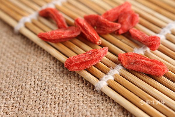 枸杞和人参泡酒的功效 枸杞和人参泡酒有哪些好处