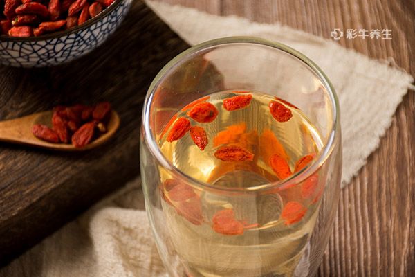 黄精枸杞泡水喝的功效 黄精枸杞泡水喝有什么好处