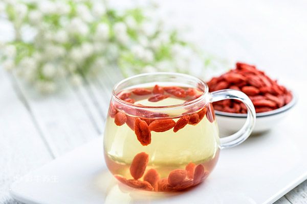 麦冬和枸杞泡水喝的功效 麦冬枸杞泡水的方法