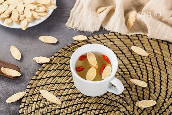 红枣黄芪泡水喝的功效 红枣和黄芪泡水喝的好处