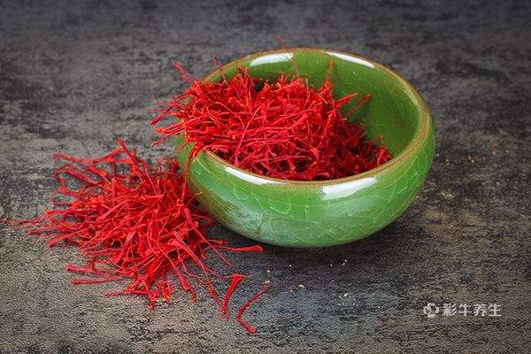 藏红花和什么一起泡水喝效果好 藏红花泡水喝的功效与作用