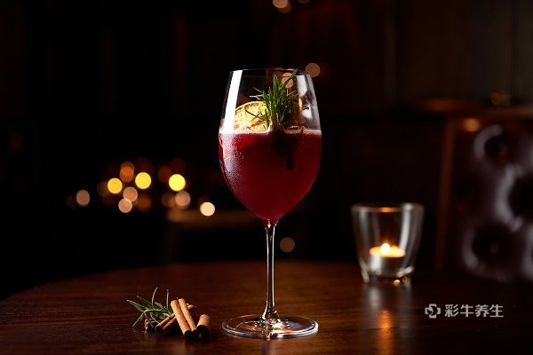 女人喝杨梅酒的好处 女人喝杨梅酒一天喝多少