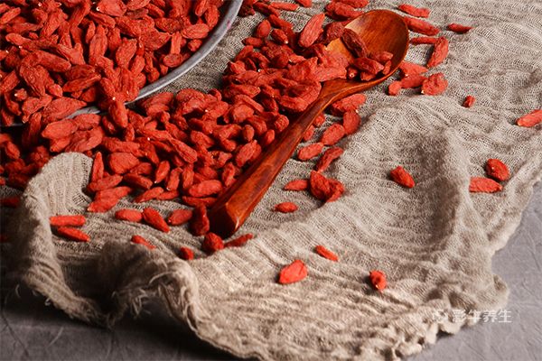 藏红花可以和枸杞一起泡水喝吗 藏红花和枸杞泡水喝的功效与作用