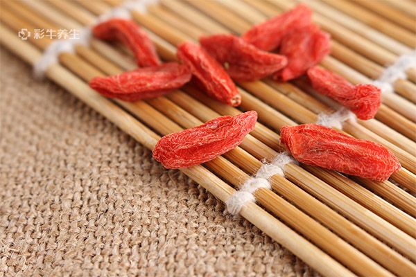 人参枸杞泡水喝的功效 人参枸杞泡水喝有什么好处