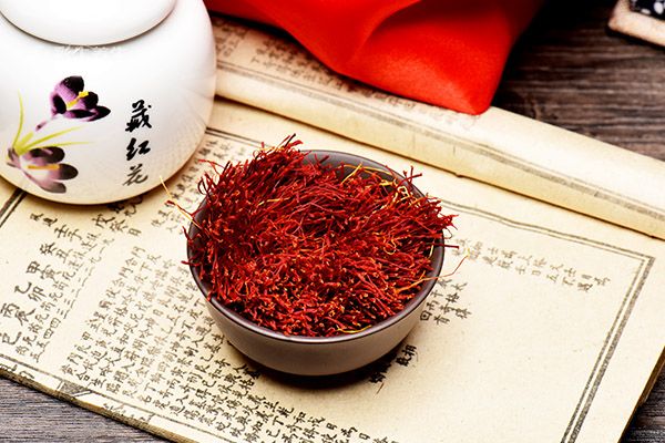 藏红花泡水一次泡几根 藏红花泡水喝的功效