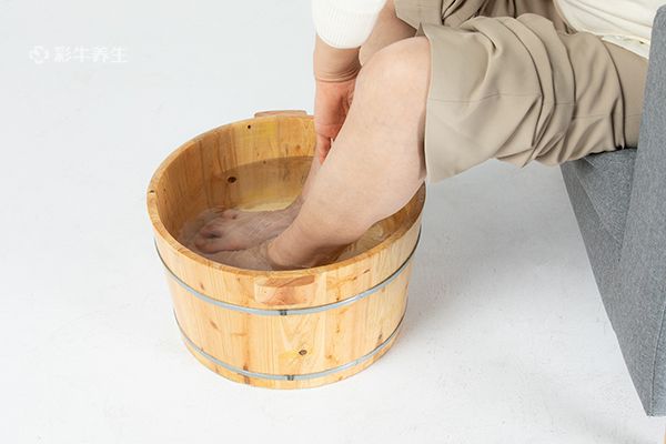 泡脚温度多少合适 泡脚有哪些注意事项