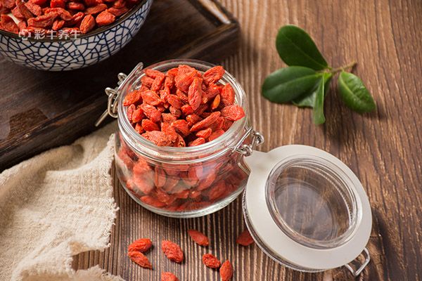 一斤白酒泡多少枸杞 枸杞泡酒有什么作用和功效
