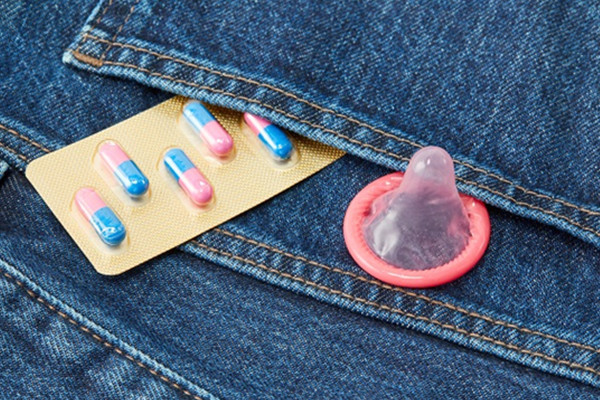 吃避孕药后第二天又同房还有效果吗 避孕药的副作用