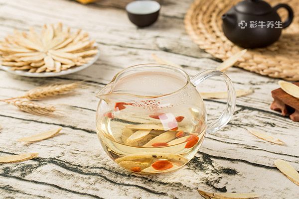 红枣黄芪泡水喝的功效 红枣和黄芪泡水喝的好处