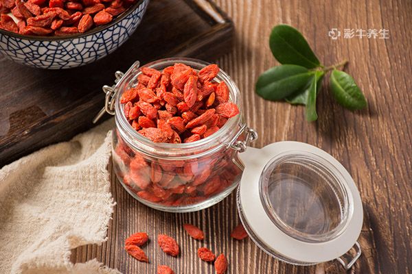 泡药酒用多少度的白酒好 泡药酒用什么药材好