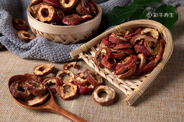 菊花和山楂泡水喝有什么功效 菊花山楂泡水喝的好处