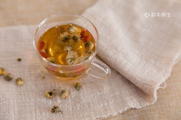 菊花可以和枸杞一起泡水喝吗 菊花枸杞泡水喝的功效