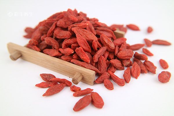 枸杞泡酒保质期多久 枸杞泡酒的功效与作用