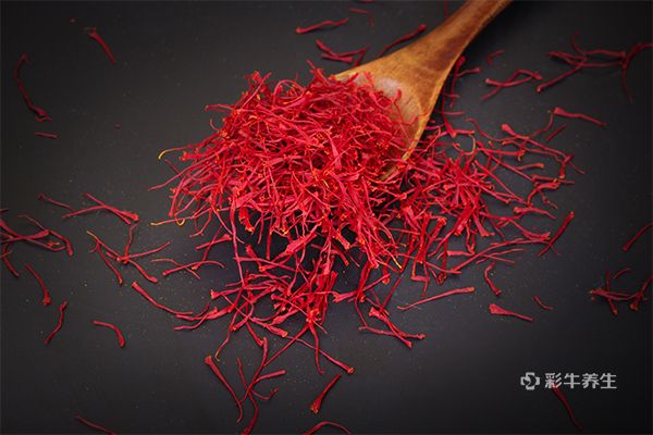 藏红花和什么一起泡水喝效果好 藏红花泡水喝的功效与作用