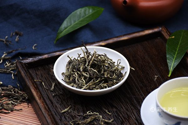 女性喝白茶的好处和坏处 女性喝白茶的利弊