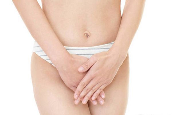 女生下面流黄水是什么原因 女生下面流黄水怎么治疗