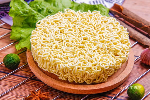 吃泡面对女生的危害 吃泡面有哪些注意事项