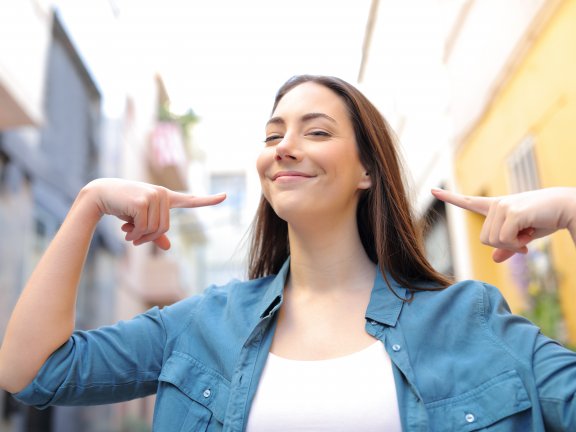 《心居》为了事业发展，倒追厅长千金，顾昕的自恋型人格解析