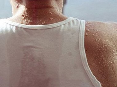 异常汗出有三类 正确辩证来调整