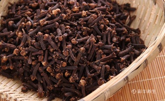 丁香泡水喝的功效 丁香泡水喝有什么好处