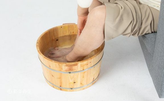 几点泡脚对身体最好 泡脚的最佳温度是多少