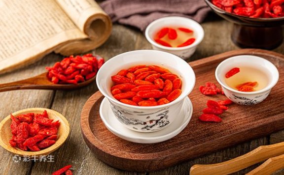 喝枸杞子泡水有什么好处和坏处 喝枸杞子泡水的利弊
