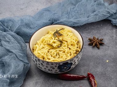 吃泡面后多久不能喂奶 哺乳期不能吃的食物有哪些