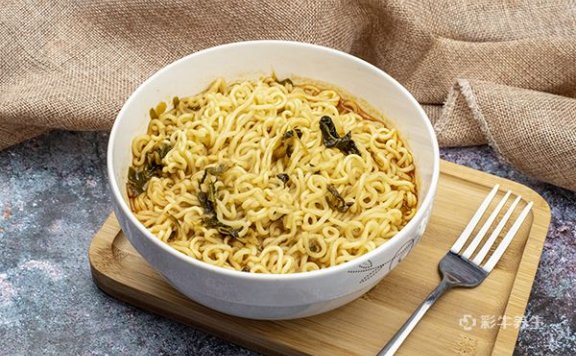 吃泡面对女生的危害 吃泡面有哪些注意事项