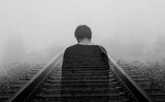 抑郁症有两大原因，这类人在遭遇打击时更“易碎”